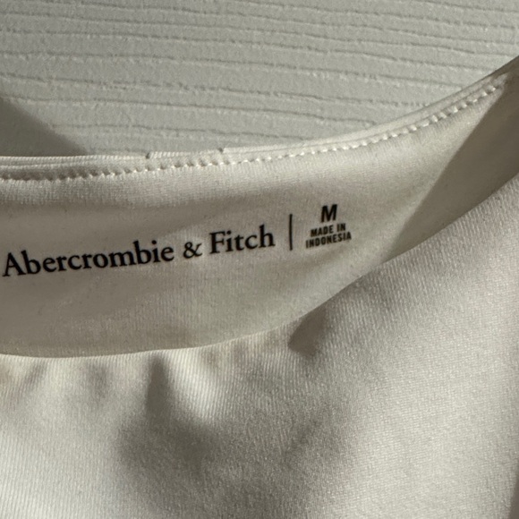 Abercrombie white cinched side shell top - Picture 2 of 3